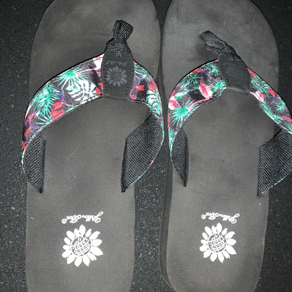 Women’s yellow box Flip flops